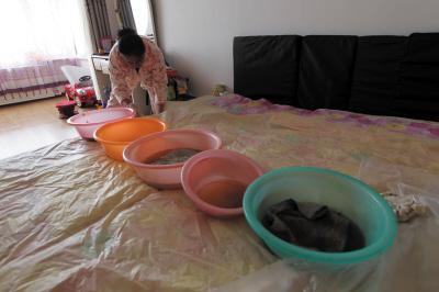 辉南楼上漏水，住户失联，小区没物管，业主维权难！律师来支招……